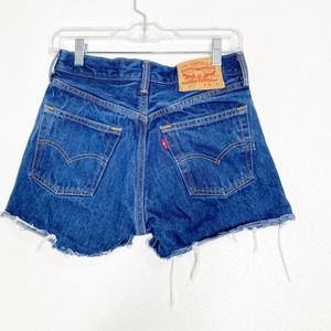 levi's 501 distressed denim shorts size 30